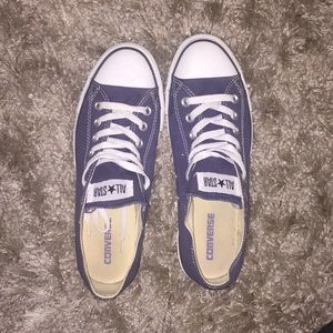 Converse chuck Taylor men size 9! Great condition